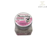 نمای نزدیک از اطلاعات درجشده روی درب محصول اسکراب بدن شیر الاغ وکالی