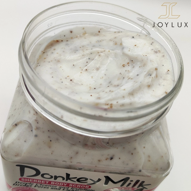 بافت اسکراب بدن شیر الاغ وکالی نمای نزدیک از بافت اسکراب بدن شیر الاغ وکالی با ذرات لایهبردار.