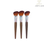 براش آرایشی با دسته قهوه ای و موهای نرم