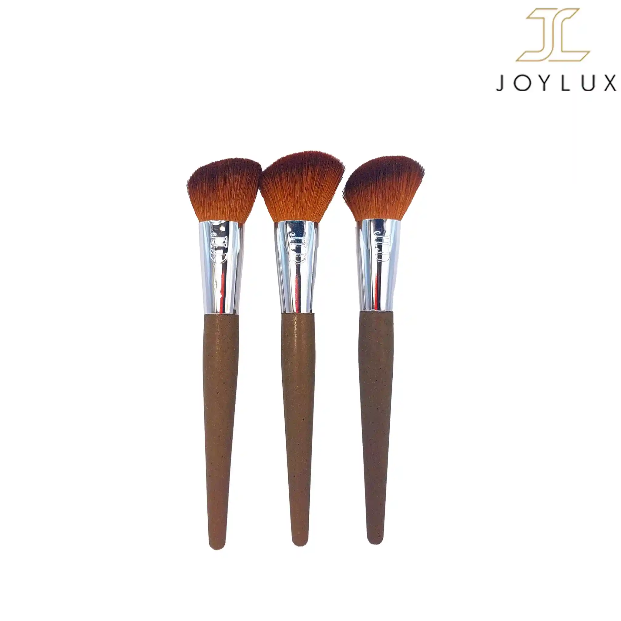 براش آرایشی با دسته قهوه ای و موهای نرم