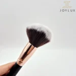 نمای نزدیک براش آرایشی مدل M3