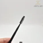 نمای نزدیک سر براش مژه و ابرو Kemeiru of Beauty با طراحی اسپولی