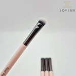 نمای نزدیک براش سایه و کانسیلر مدل L1 رنگ گلبهی با الیاف نرم و متراکم