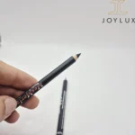 نمای نزدیک مداد ابرو مزمرایز شماره 507 رنگ مشکی طبیعی